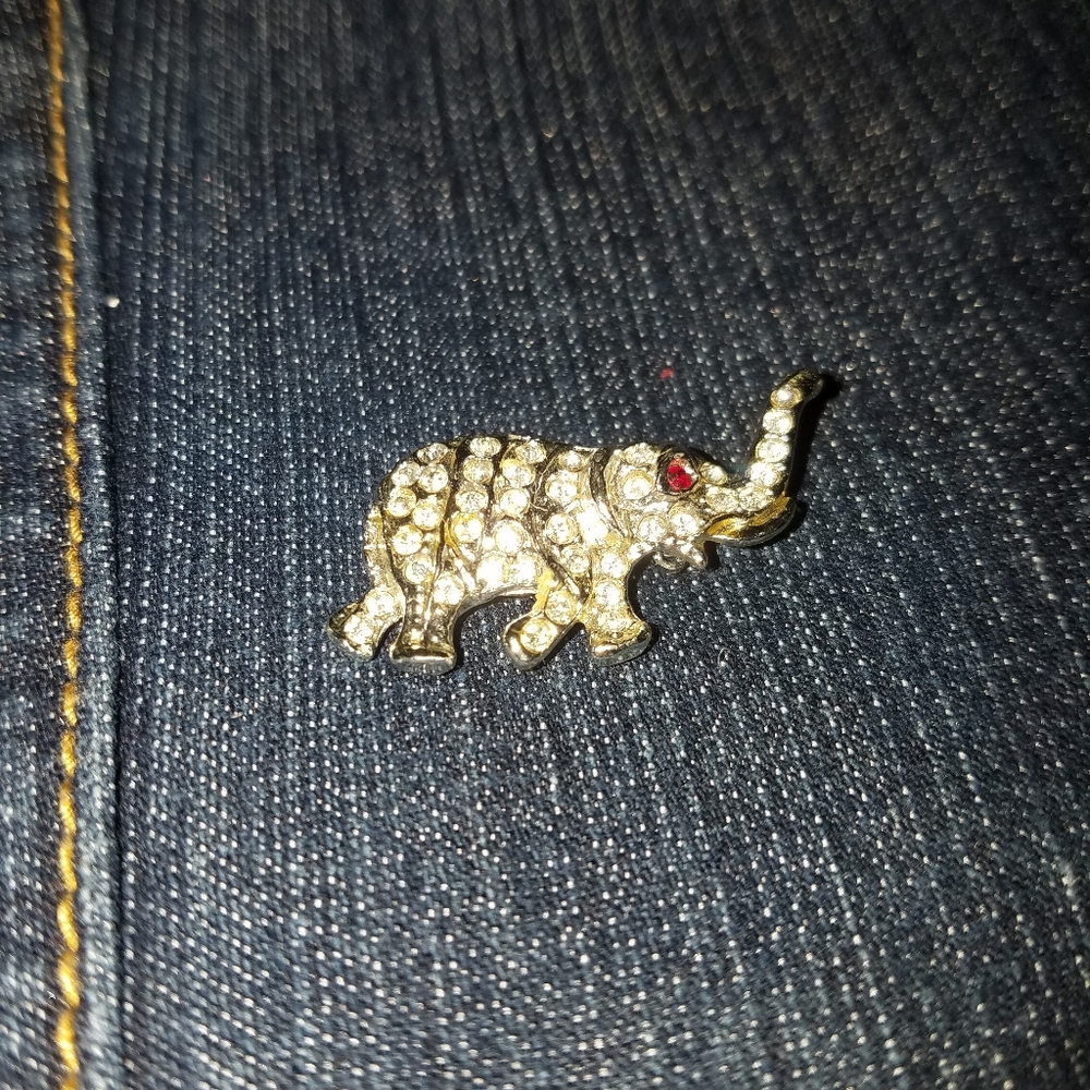 Elephant Pendant - Picture 2 of 3